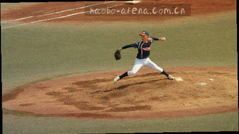 篮球半场攻防转换中的运球脚步特写